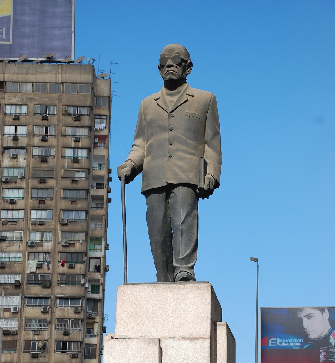 A statue of Naguib Mahfouz in Cairo. File photograph of a public memorial, not the 1988 award ceremony.